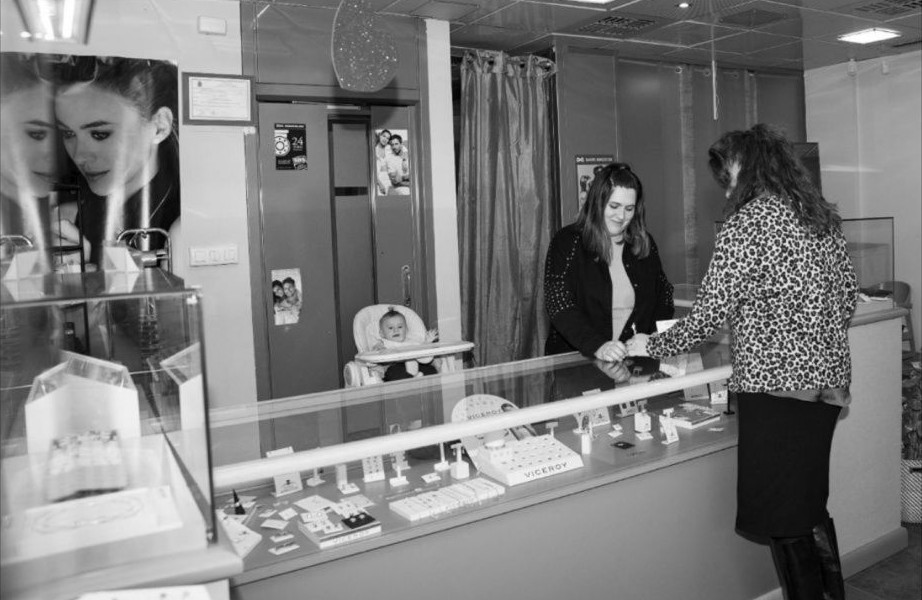 foto blanco negro joyeria marta foto blanco negro joyeria marta